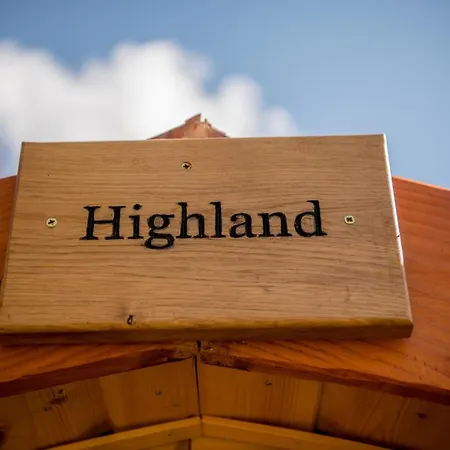 Highland & Transylvania Glamping Pods Roybridge Exterior photo